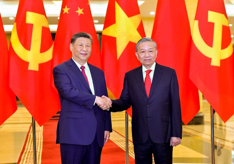 Tổng Bí thư Tô Lâm với Tổng Bí thư, Chủ tịch Trung Quốc Tập Cận Bình. Ảnh: ĐĂNG KHOA