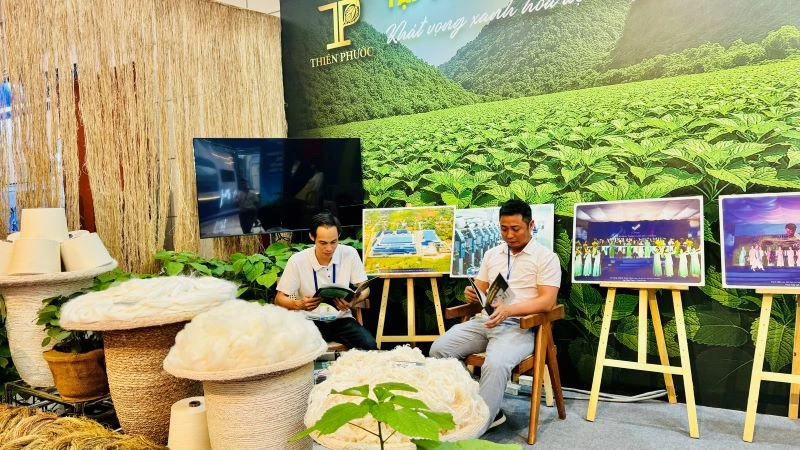 Mô hình sản xuất xanh, thân thiện môi trường của Việt Nam trưng bày trong khuôn khổ Hội nghị P4G 2025. (Ảnh: HNV)