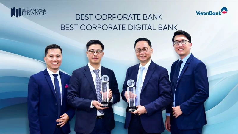 Khối khách hàng doanh nghiệp VietinBank nhận giải thưởng VietinBank eFAST – Trợ lý tài chính số toàn diện cho doanh nghiệp.