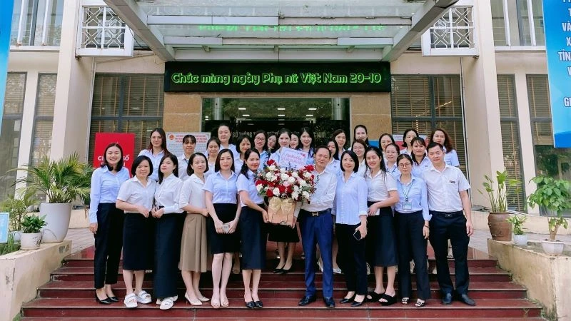 Hoạt động kỷ niệm 20/10 của cán bộ, viên chức, người lao động Trung tâm hành chính công tỉnh Bắc Ninh. (Ảnh: THU HƯƠNG)