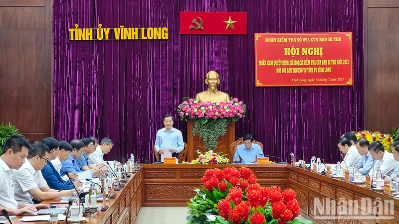 Đoàn kiểm tra của Ban Bí thư làm việc với Ban Thường vụ Tỉnh ủy Vĩnh Long. 