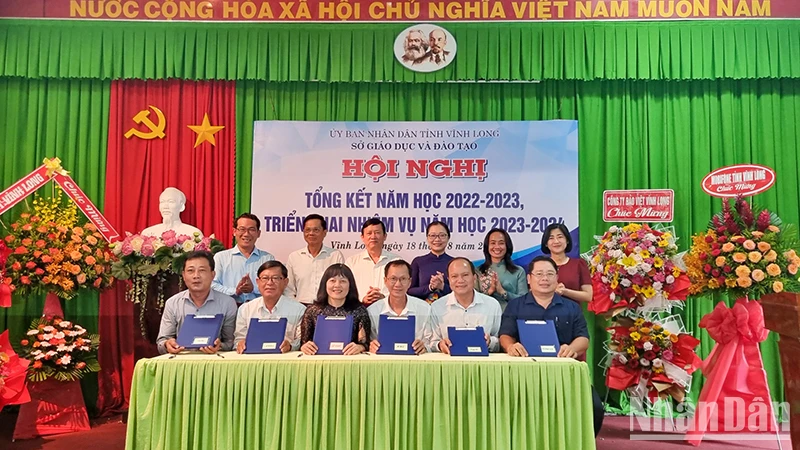 Ngành giáo dục đào tạo tỉnh Vĩnh Long ký kết hợp tác đào tạo và giáo dục với các địa phương trong tỉnh