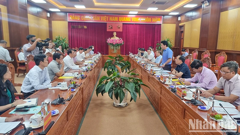 Quang cảnh buổi làm việc.