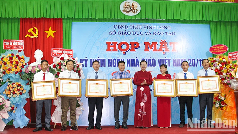 Những cá nhân vinh dự đón nhận Bằng khen của Thủ tướng Chính phủ