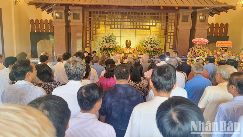 Lễ dâng hương Thủ tướng Chính phủ Võ Văn Kiệt sáng 23/11. 