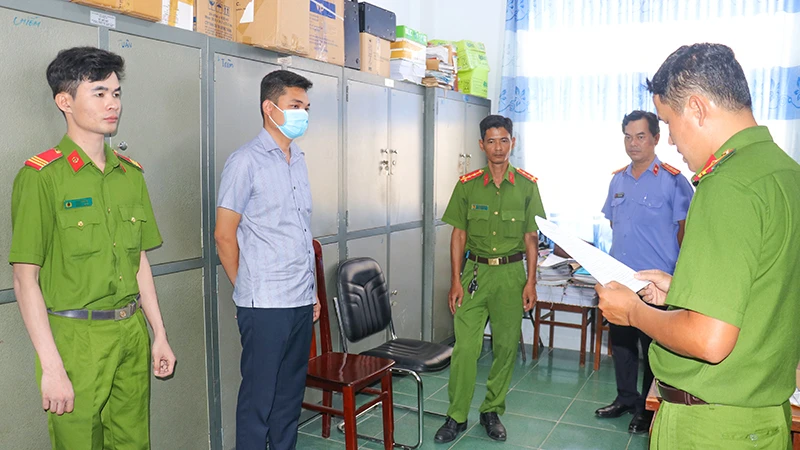 Đối tượng Huỳnh Thắng bị Công an tỉnh Vĩnh Long bắt giữ. (Ảnh: Công an cung cấp)