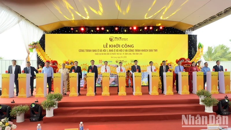 Nghi thức lễ khởi công các công trình nhà ở xã hội và khách sạn. 