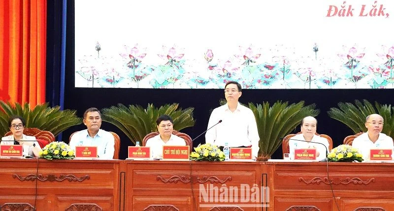 Bí thư Tỉnh ủy Đắk Lắk Nguyễn Đình Trung phát biểu tại hội nghị đối thoại.