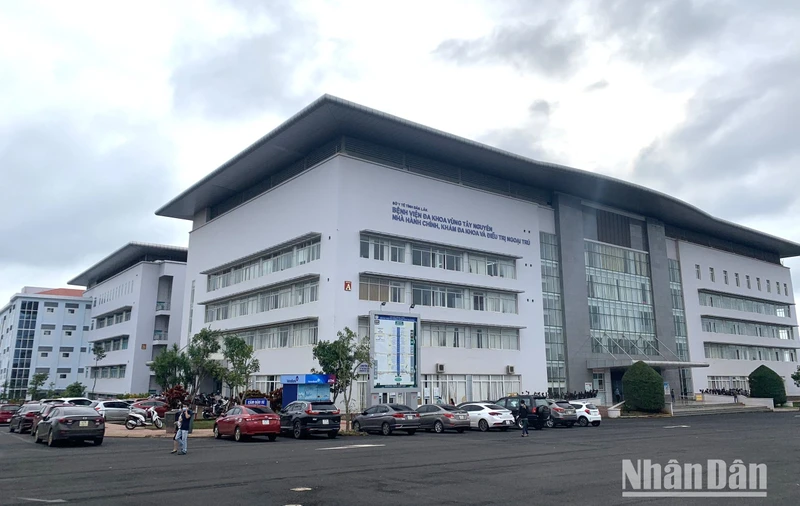 Các bác sĩ Khoa Phụ sản, Bệnh viện đa khoa vùng Tây Nguyên kịp thời cấp cứu, điều trị cho chị H.U.N qua khỏi cơn nguy kịch do tự đặt mua thuốc trên mạng về phá thai tại nhà.