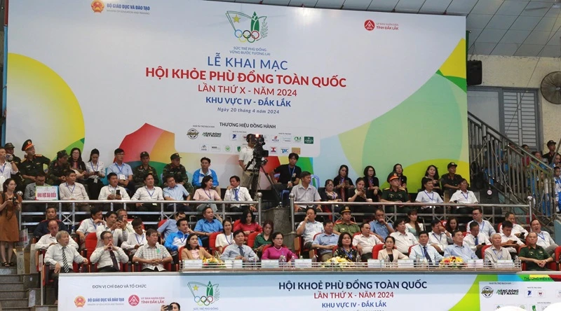 Các đại biểu tham dự lễ khai mạc Hội khỏe Phù Đổng toàn quốc lần thứ X - khu vực IV năm 2024.