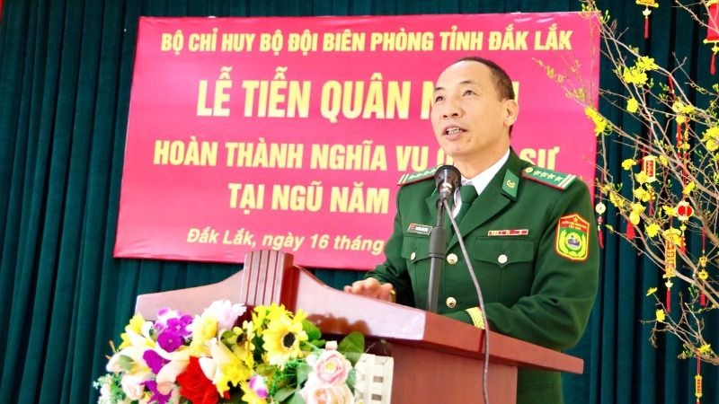 Đại tá Nguyễn Công Tuấn, Phó Chỉ huy trưởng kiêm Tham mưu trưởng Bộ Chỉ huy Bộ đội Biên phòng tỉnh Đắk Lắk phát biểu tại buổi lễ.