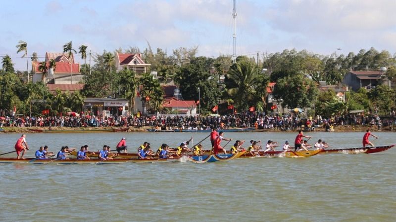 Các đội trên đường đua.