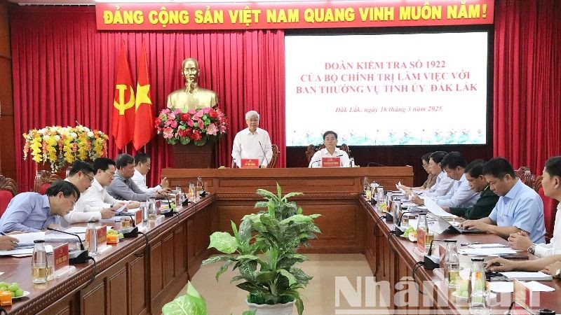 Quang cảnh buổi làm việc.