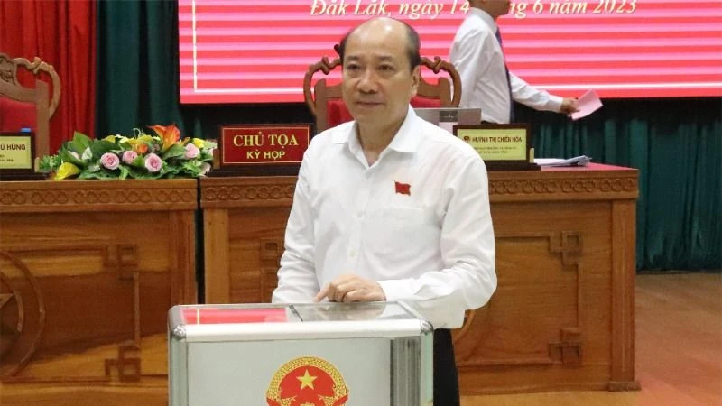 Đồng chí Phạm Ngọc Nghị, Chủ tịch Ủy ban nhân dân tỉnh Đắk Lắk trong một cuộc họp của Hội đồng nhân dân tỉnh Đắk Lắk.
