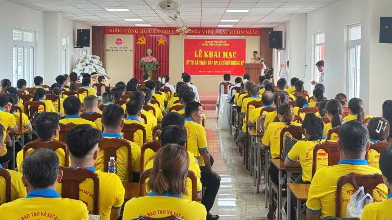 Quang cảnh lễ khai mạc.