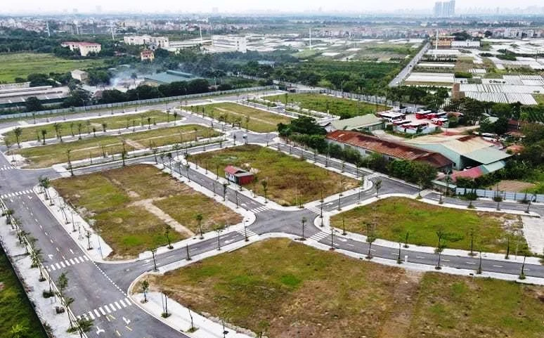 Ủy ban nhân dân cấp huyện được quyết định giá đất cụ thể. 