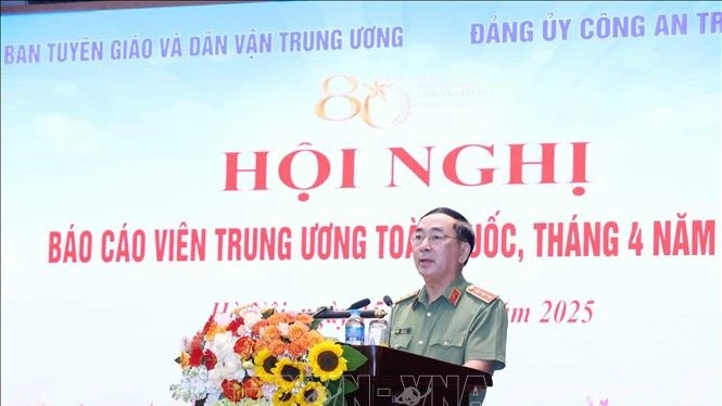 Thượng tướng Trần Quốc Tỏ, Ủy viên Trung ương Đảng, Phó Bí thư Đảng uỷ Công an Trung ương, Thứ trưởng Bộ Công an phát biểu khai mạc hội nghị. (Ảnh: Phương Hoa/TTXVN)