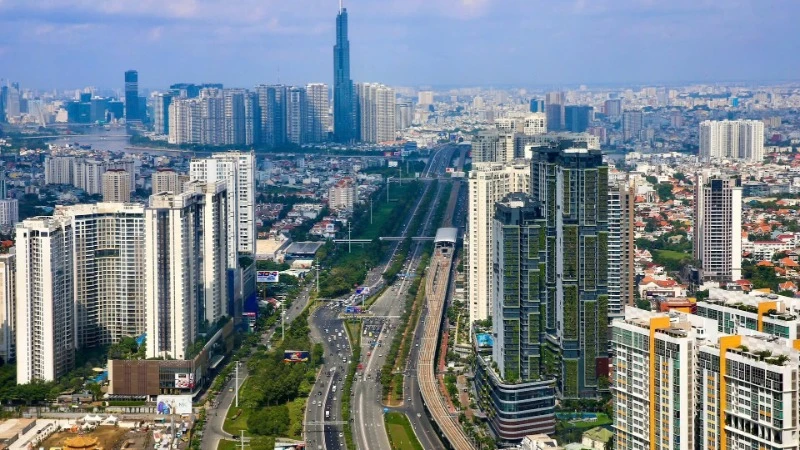 Một góc Thành phố Hồ Chí Minh hôm nay. (Ảnh HOÀNG TRIỀU)