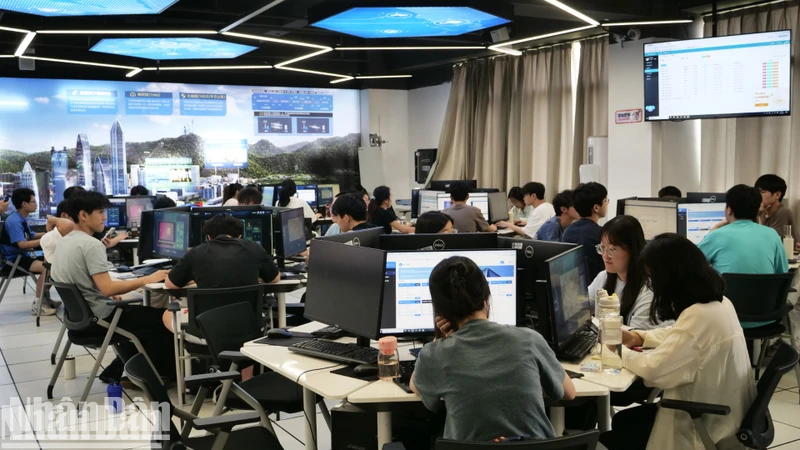 Một lớp học công nghệ cao tại Trường Đại học Kỹ thuật và Nghề nghiệp Thâm Quyến.