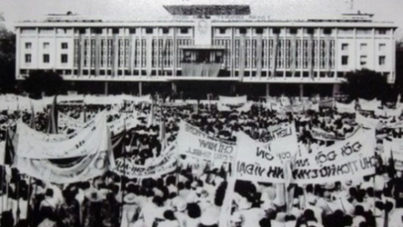Nhân dân đón mừng ngày chiến thắng. (Ảnh tư liệu)