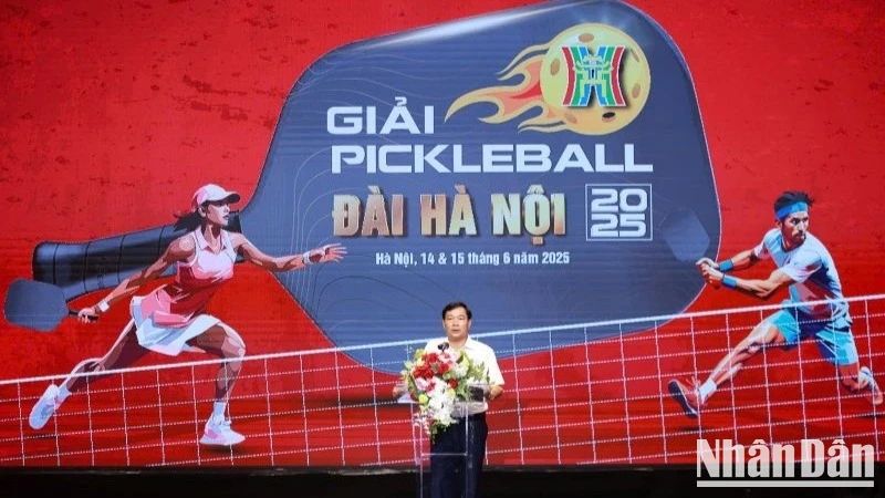 Ông Nguyễn Tiến Dũng - Phó Tổng Giám đốc Đài Hà Nội, Trưởng Ban Tổ chức "Giải Pickleball Đài Hà Nội 2025" phát biểu tại buổi họp báo. 