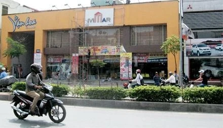 Khu đất tại 583 đường Nguyễn Văn Cừ (quận Long Biên) của Nhà máy Xe lửa Gia Lâm được cho thuê để kinh doanh siêu thị, câ