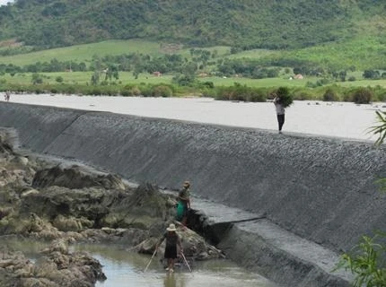 Phú Yên: Đập Đồng Cam thiếu nguồn nước chống hạn