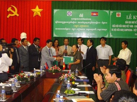Hợp tác xây dựng đường biên giới hữu nghị giữa Đác Nông và Mondilkiri (Cam-pu-chia)
