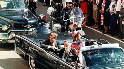 Vụ ám sát TT Mỹ Kennedy bằng súng đến nay vẫn là điều bí ẩn. Sau vụ ám sát này, các TT Mỹ đã chấm dứt việc đi lại bằng x