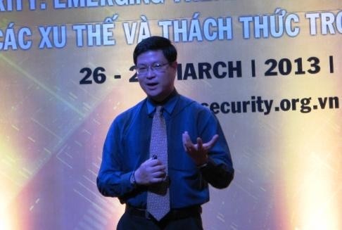 Giám đốc TrendMicro Việt Nam và Campuchia Ngô Việt Khôi tại Security World 2013.