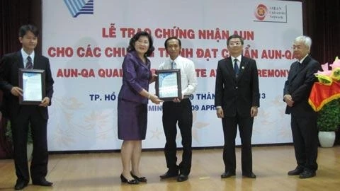 ĐH Quốc gia TP Hồ Chí Minh: Bảy chương trình đạt chuẩn Đông - Nam Á