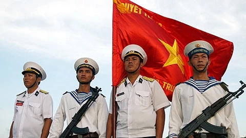Chiến sỹ Trường Sa chắc tay súng bảo vệ chủ quyền lãnh thổ thiêng liêng của Tổ quốc. (Ảnh: Internet)