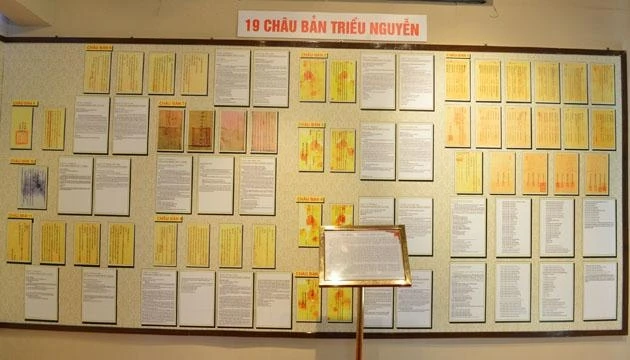 19 Bộ châu bản thời Nguyễn (ảnh: Linh Phan)