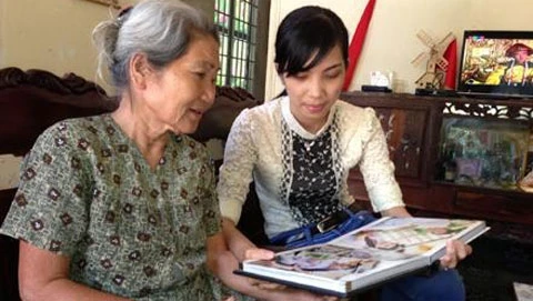 Thương con dâu mới cưới đã phải xa chồng, mẹ chồng chị Xinh lặn lội cả nghìn cây số từ Hà Tĩnh vào Vũng Tàu ở cùng. 
