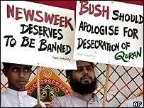 Các tín đồ Hồi giáo ở Trung Đông biểu tình phản đối việc lính Mỹ báng bổ kinh Koran