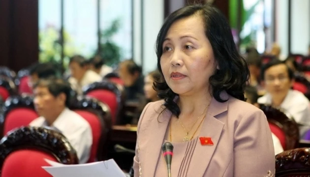 Đại biểu Nguyễn Thị Hồng Hà - TP Hà Nội phát biểu ý kiến.