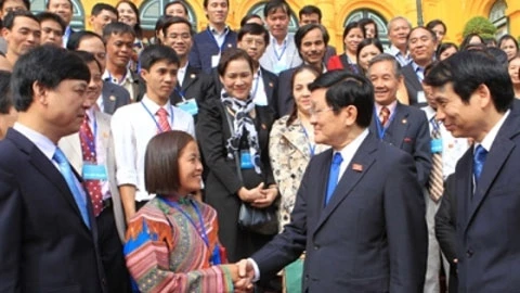 Chủ tịch nước Trương Tấn Sang với các nhà giáo tiêu biểu.