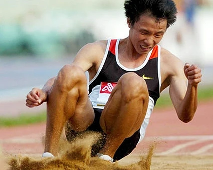 Ở kỳ SEA Games trước, cũng chính Nguyễn Văn Hùng là VĐV giành HCV ở nội dung Nhảy ba bước nam.