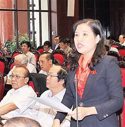 Bà Đinh Thị Phương Lan (Đại biểu QH tỉnh Quảng Ngãi):