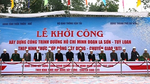 Lễ khởi công xây dựng tuyến đường Hồ Chí Minh đoạn đoạn La Sơn – Túy Loan.