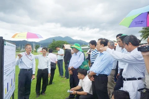 PVFCCo tổ chức tham quan Viện lúa IRRI (Phi-li-pin) cho các nông dân giỏi và các cán bộ nông nghiệp.