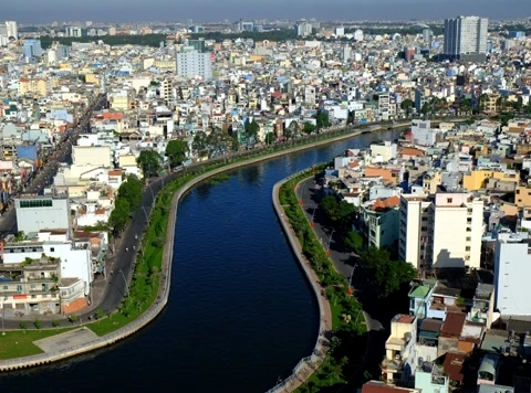 Kênh Nhiêu Lộc - Thị Nghè, TP Hồ Chí Minh khang trang, sạch đẹp sau khi được cải tạo. Ảnh: NGUYỄN XUÂN THANH SƠN