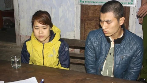 Nguyễn Thị Thơm và Nguyễn Khắc Quyết tại cơ quan công an.