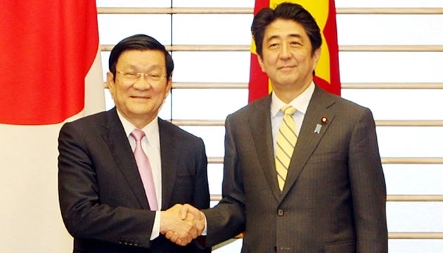 Chủ tịch nước Trương Tấn Sang gặp và hội đàm với Thủ tướng Nhật Bản S. A-bê. Ảnh: NGUYỄN KHANG (TTXVN)