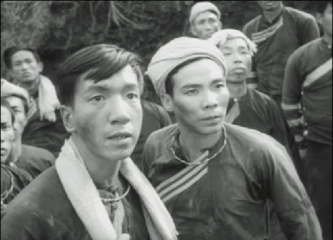 NSND Trịnh Thịnh (bên trái) trong phim Vợ chồng A Phủ.