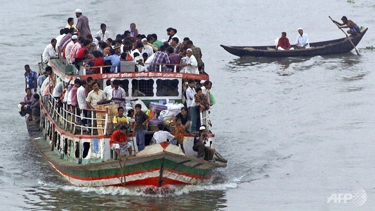 Những chiếc phà ở Bangladesh thường xuyên chở quá tải.