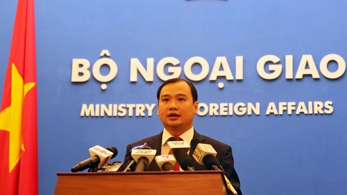Ông Lê Hải Bình, Người phát ngôn Bộ Ngoại giao Việt Nam, trong cuộc họp báo chiều 15-5. (Ảnh: tuoitre.com.vn)