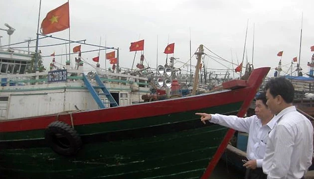 Ngư dân phường Quảng Tiến đóng mới, đưa tàu công suất 1000 CV vào khai thác.
