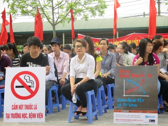 Mít-tinh hưởng ứng Ngày thế giới không thuốc lá tại Thái Bình.
