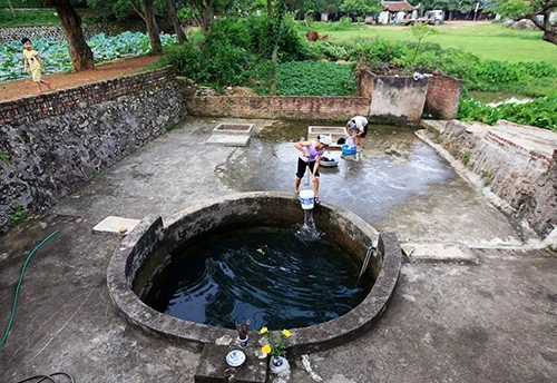 Giếng chùa Trăm Gian, xã Tiên Phương, Chương Mỹ, Hà Nội. Ảnh: LÊ BÍCH.